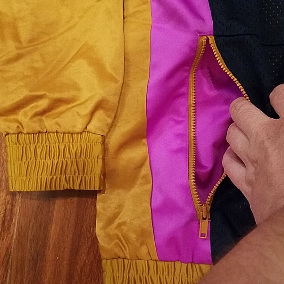 NWT Men´s size L Jordan windbreaker jacket Jackets & Coats